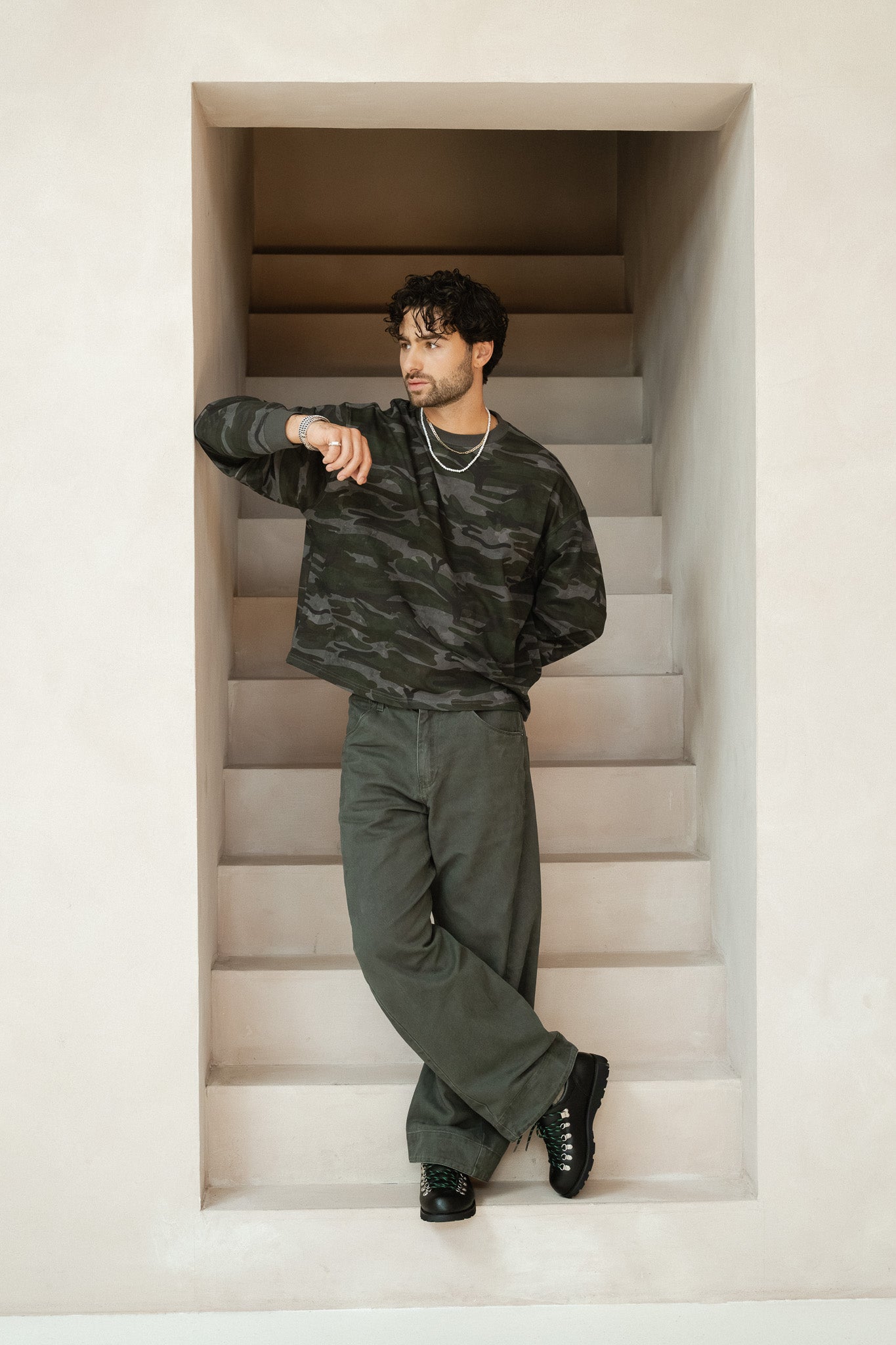 Best Minimalist Streetwear for Men in 2026 - Paper Straight