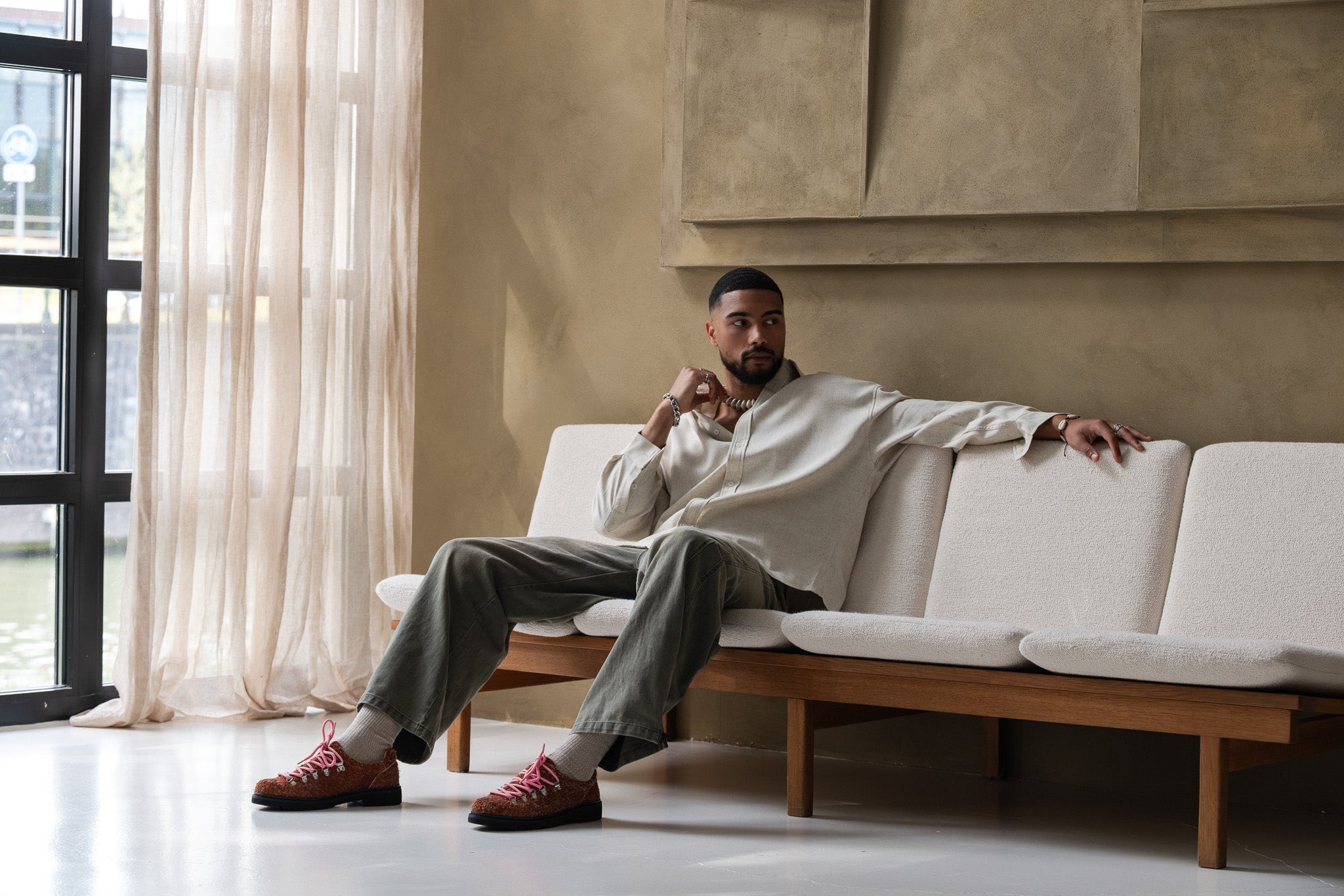 Best Grey Baggy Jeans Outfit for Men in 2026 - Paper Straight