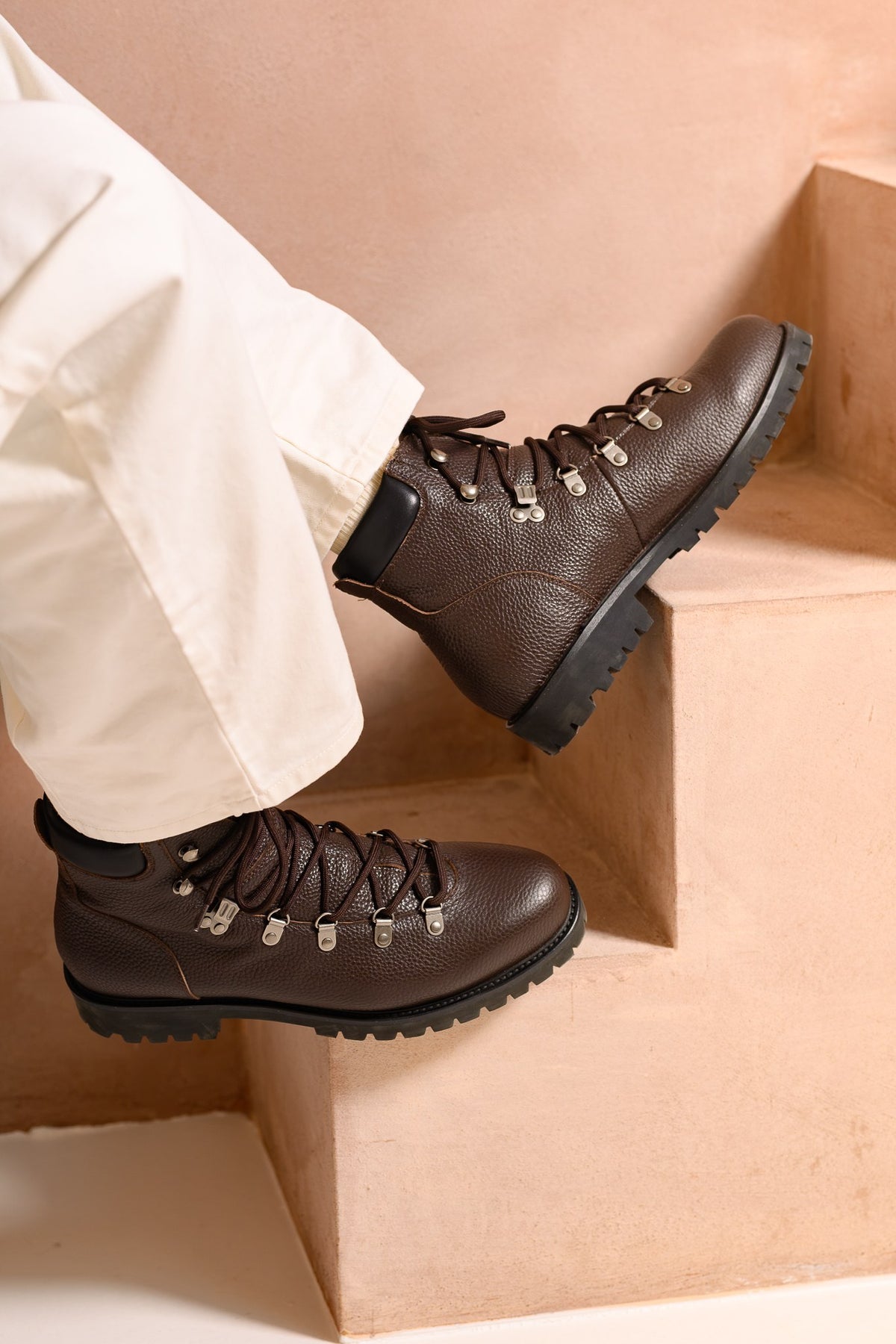 Paper Straight Ridgeworks High boots in brown grain leather on pink steps