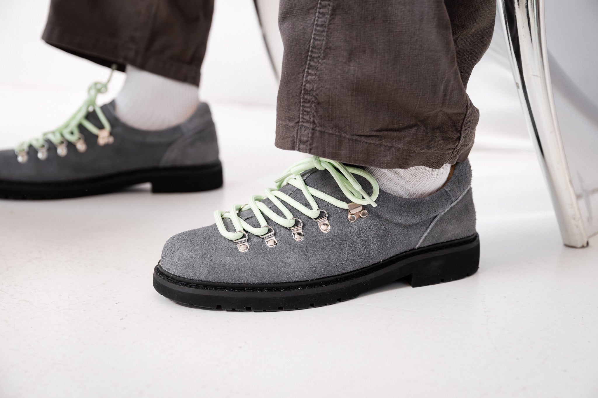 Best Shoes for Baggy Jeans in 2026 - PaperStraight