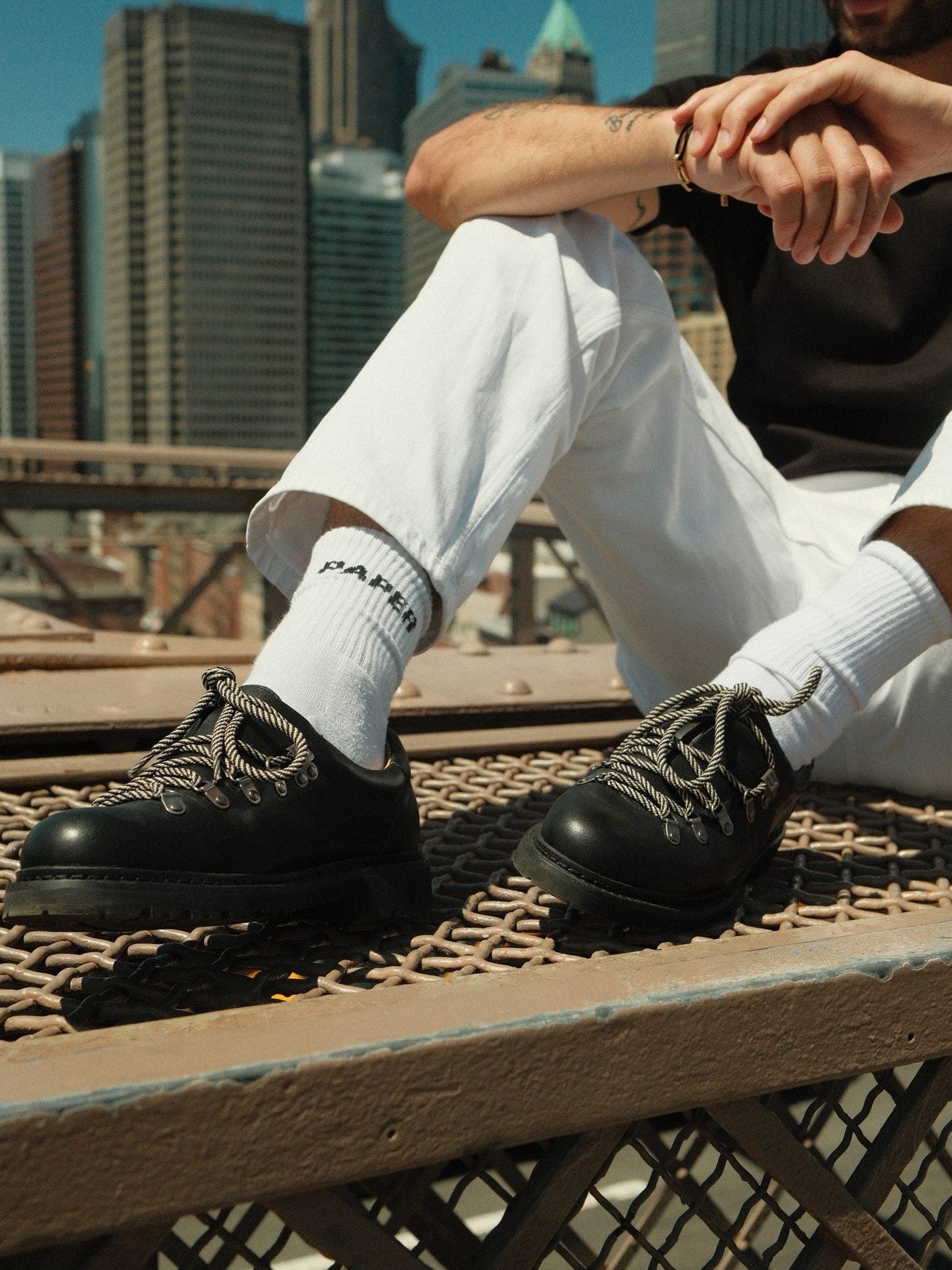 Paper Straight Summit Derby Signature black — worn, Brooklyn Bridge