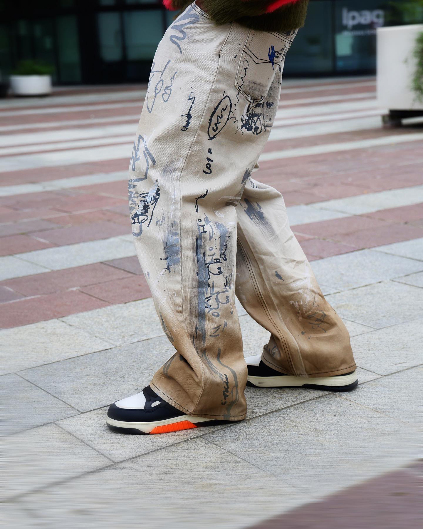 Paper Straight Expressive Graffiti Jeans